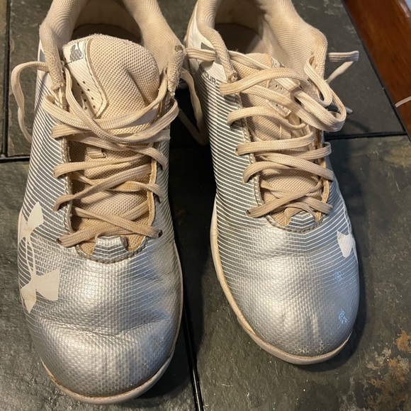 Under Armour Other - Lead off baseball cleats youth size 4 preowned